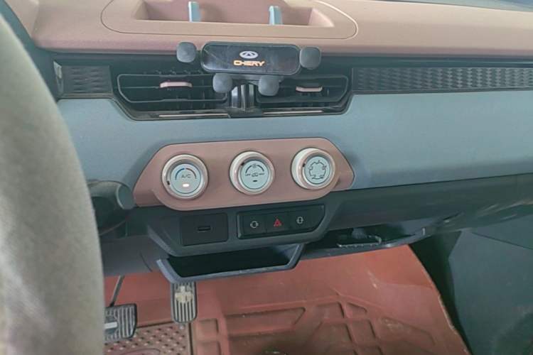 Used Chery QQ Ice Cream 2024 170km Sundae Audio And AC Panel