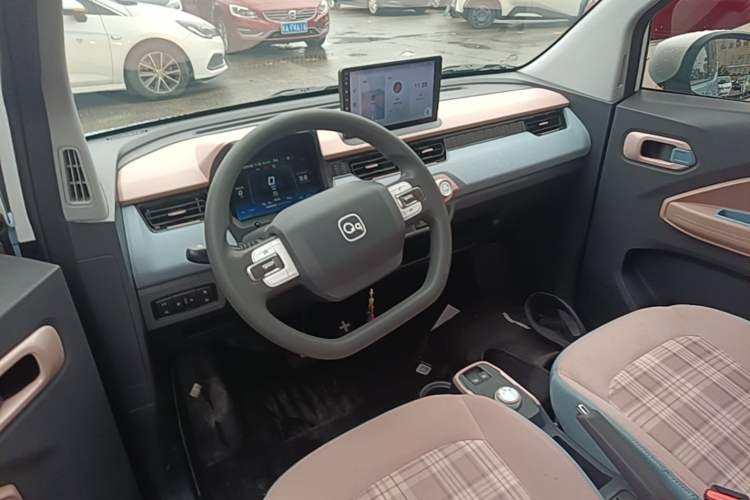 Used Chery QQ Ice Cream 2024 Edition Youth Version 205km Sundae Center Console