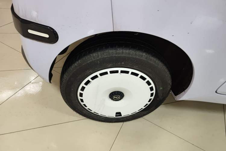 Used Chery QQ Ice Cream 2024 Edition Youth Version 205km Sundae Right Rear Wheel Hub