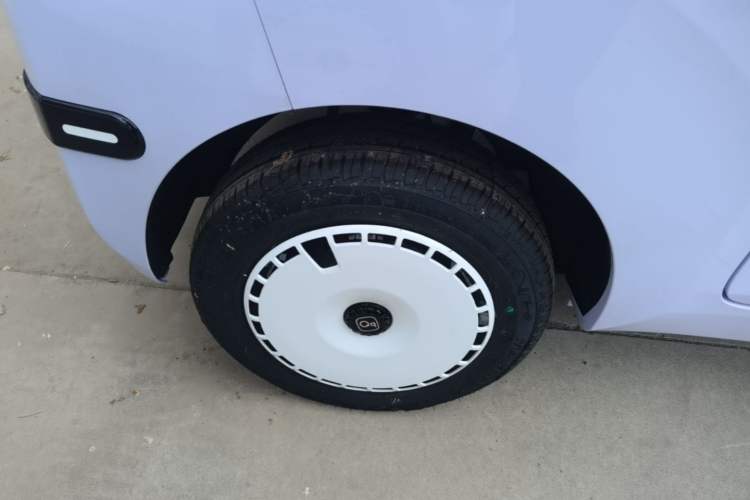 Used Chery QQ Ice Cream 2024 Edition Youth Version 205km Sundae Right Rear Wheel Hub