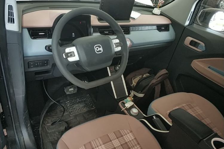 Used Chery QQ Ice Cream 2024 Edition Youth Version 205km Sundae Center Console