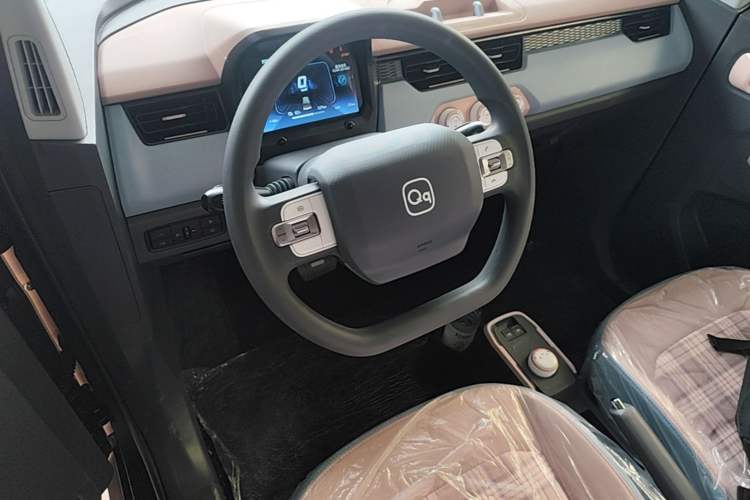 Used Chery QQ Ice Cream 2024 Edition Youth Version 205km Sundae Center Console