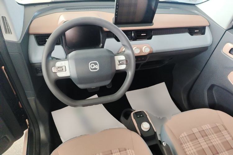 Used Chery QQ Ice Cream 2024 Edition Youth Version 205km Sundae Center Console