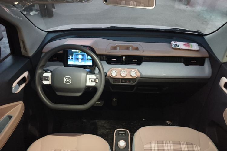 Used Chery QQ Ice Cream 2024 Edition Youth Version 205km Sundae Center Console