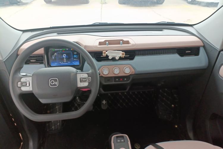 Used Chery QQ Ice Cream 2024 Edition Youth Version 205km Sundae Center Console