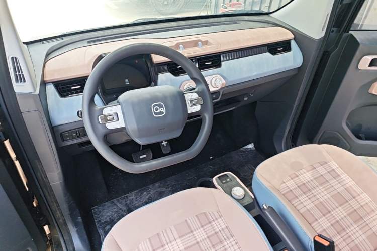 Used Chery QQ Ice Cream 2024 Edition Youth Version 205km Sundae Center Console
