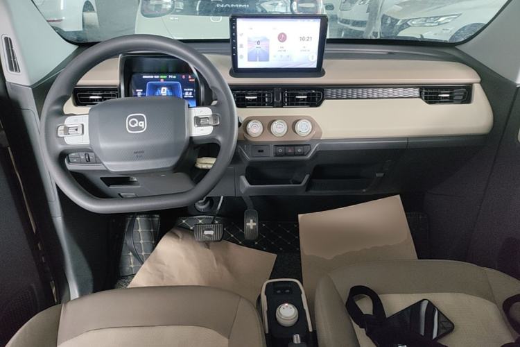 Used Chery QQ Ice Cream 2024 Edition Youth Version 205km Sundae Center Console