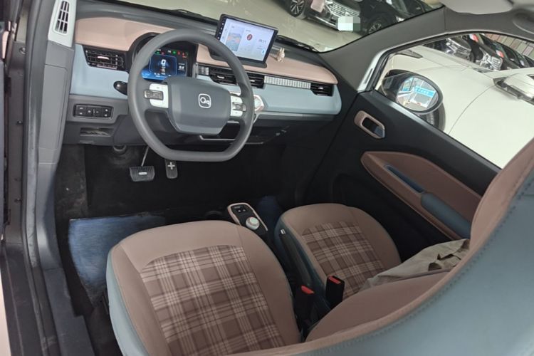 Used Chery QQ Ice Cream 2024 Edition Youth Version 205km Sundae Center Console