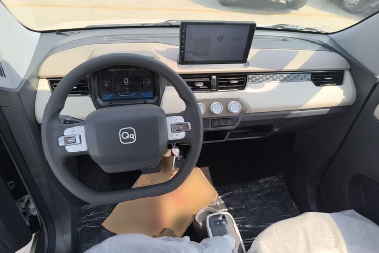 Used Chery QQ Ice Cream 2024 Youth Edition 205km Milkshake Center Console
