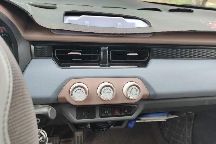 Used Chery QQ Ice Cream 2024 170km Sundae Audio And AC Panel