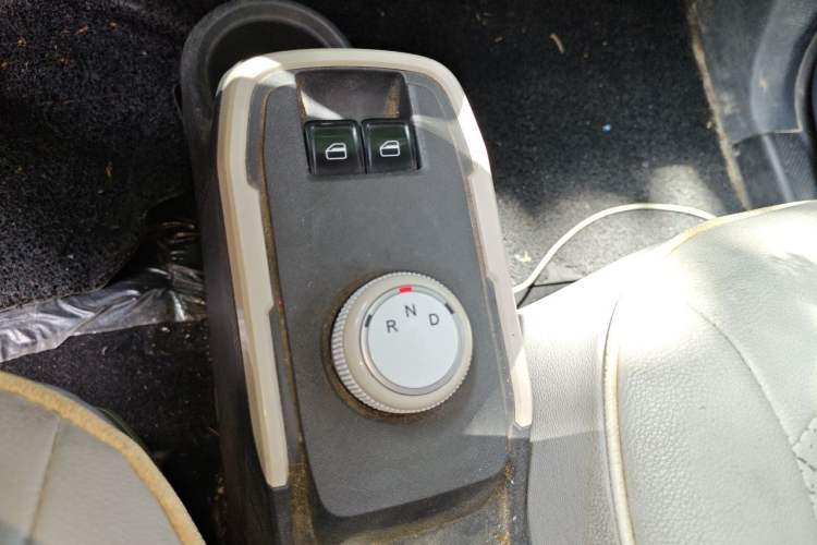 Used Chery QQ Ice Cream 2024 Edition Youth Version 205km Sundae Gear Lever