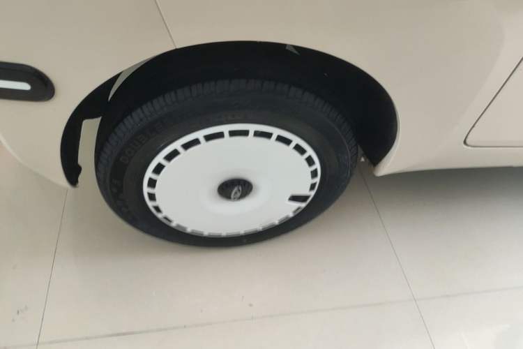Used Chery QQ Ice Cream 2024 170km Sundae + Right Rear Wheel Hub
