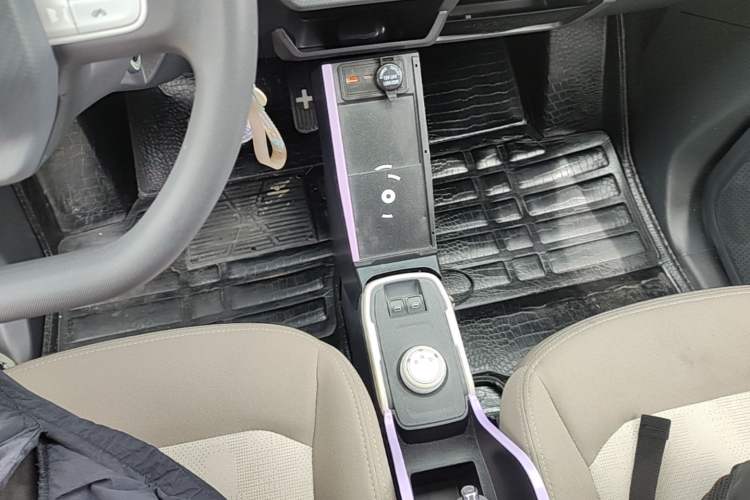 Used Chery QQ Ice Cream 2024 Edition Youth Version 205km Sundae Gear Lever
