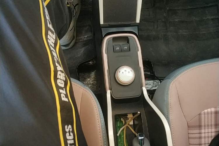 Used Chery QQ Ice Cream 2024 Edition Youth Version 205km Sundae Gear Lever
