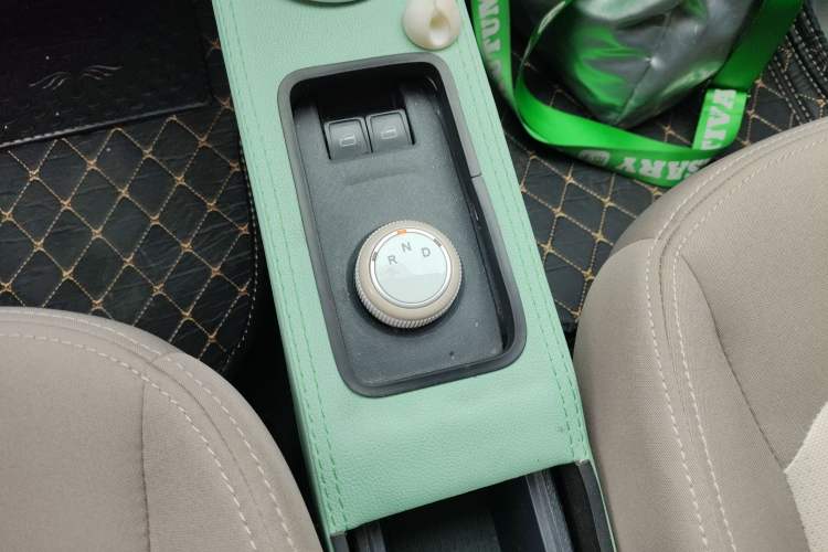 Used Chery QQ Ice Cream 2024 Edition Youth Version 205km Sundae Gear Lever