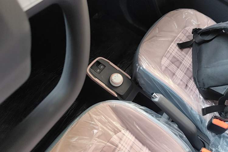 Used Chery QQ Ice Cream 2024 Edition Youth Version 205km Sundae Gear Lever