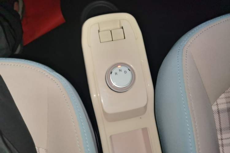 Used Chery QQ Ice Cream 2024 Edition Youth Version 205km Sundae Gear Lever