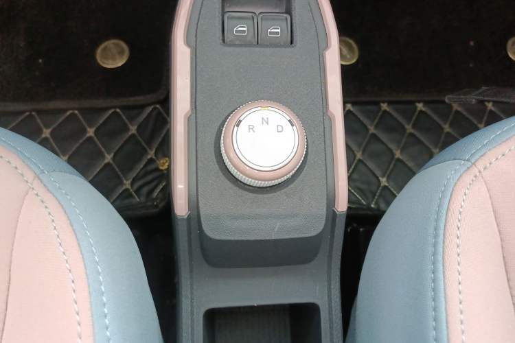 Used Chery QQ Ice Cream 2024 Edition Youth Version 205km Sundae Gear Lever