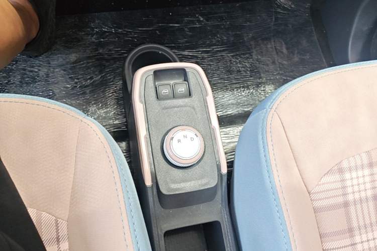 Used Chery QQ Ice Cream 2024 Edition Youth Version 205km Sundae Gear Lever