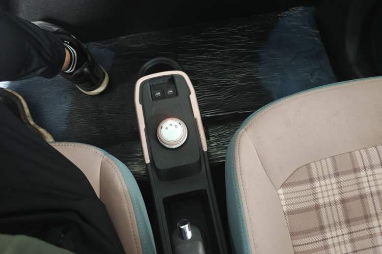 Used Chery QQ Ice Cream 2024 Edition Youth Version 205km Sundae Gear Lever