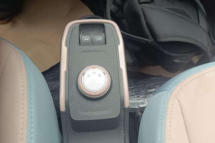 Used Chery QQ Ice Cream 2024 Edition Youth Version 205km Sundae Gear Lever