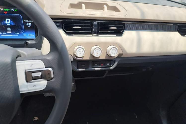 Used Chery QQ Ice Cream 2024 205km Sundae Audio And AC Panel