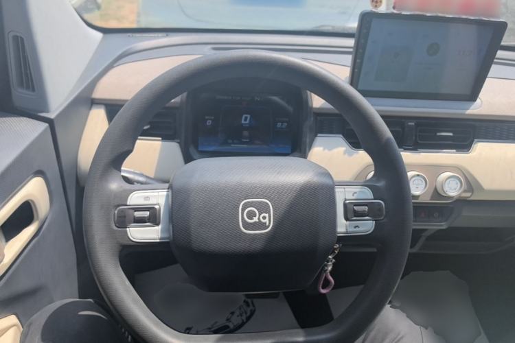 Used Chery QQ Ice Cream 2024 Youth Edition 205km Milkshake Center Console