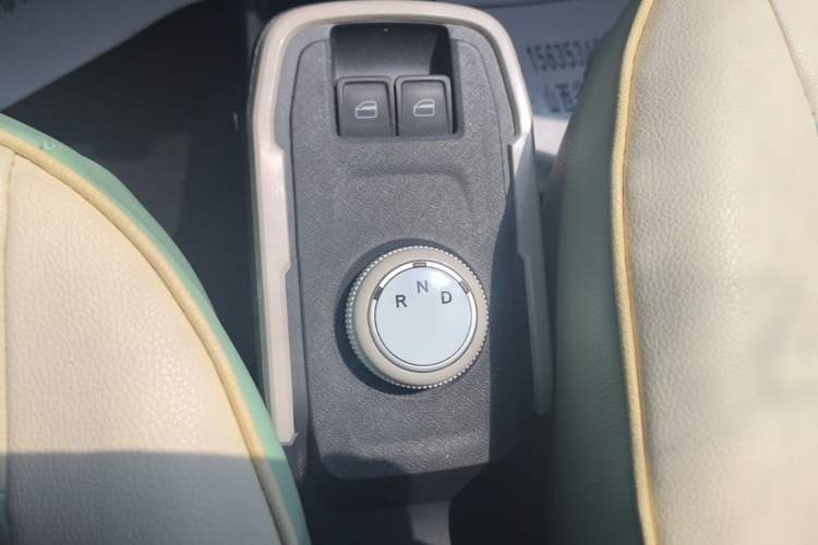 Used Chery QQ Ice Cream 2024 Youth Edition 205km Milkshake Gear Lever