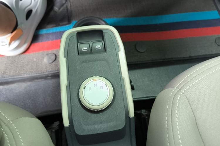 Used Chery QQ Ice Cream 2024 Edition Youth Version 120km Milkshake Gear Lever