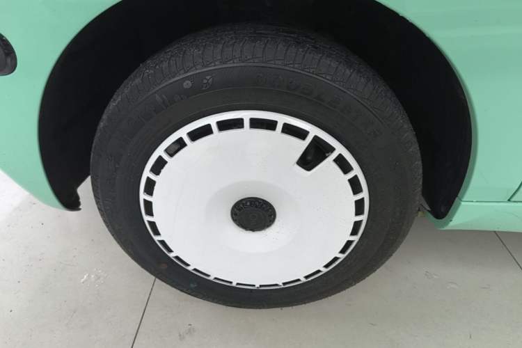 Used Chery QQ Ice Cream 2024 Edition Youth Version 120km Milkshake Left Front Wheel Hub