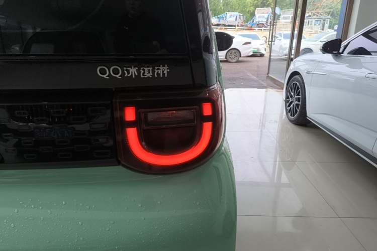 Used Chery QQ Ice Cream 2024 Edition Youth Version 120km Milkshake Right Rear Taillight