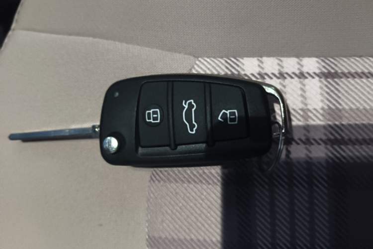 Used Chery QQ Ice Cream 2024 Edition Youth Version 205km Sundae Interior 1