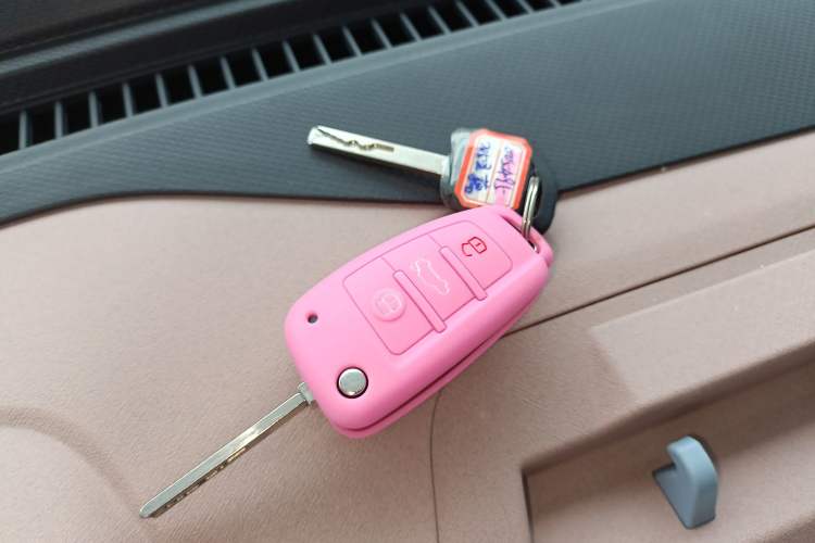 Used Chery QQ Ice Cream 2024 Edition Youth Version 205km Sundae Interior 1