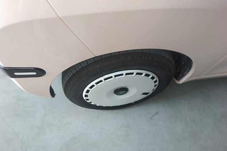 Used Chery QQ Ice Cream 2024 Edition Youth Version 205km Sundae Left Front Wheel Hub