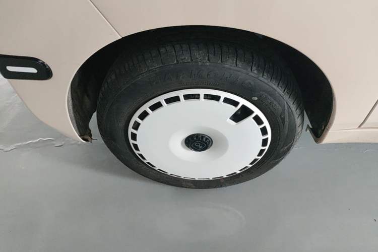 Used Chery QQ Ice Cream 2024 Edition Youth Version 205km Sundae Left Front Wheel Hub