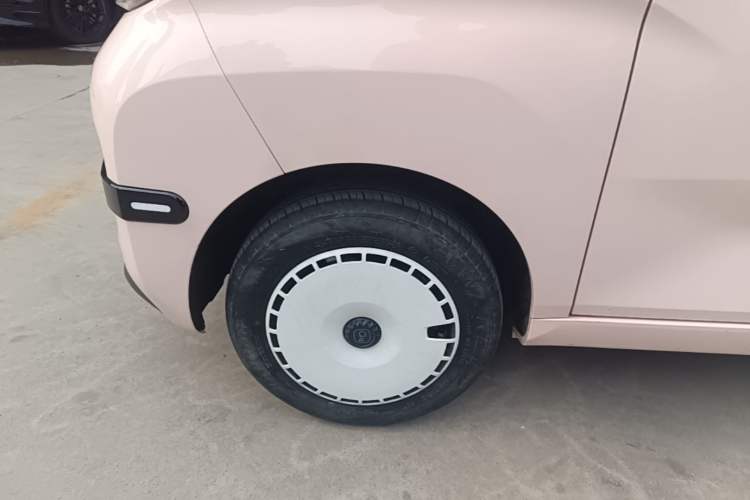 Used Chery QQ Ice Cream 2024 Edition Youth Version 205km Sundae Left Front Wheel Hub