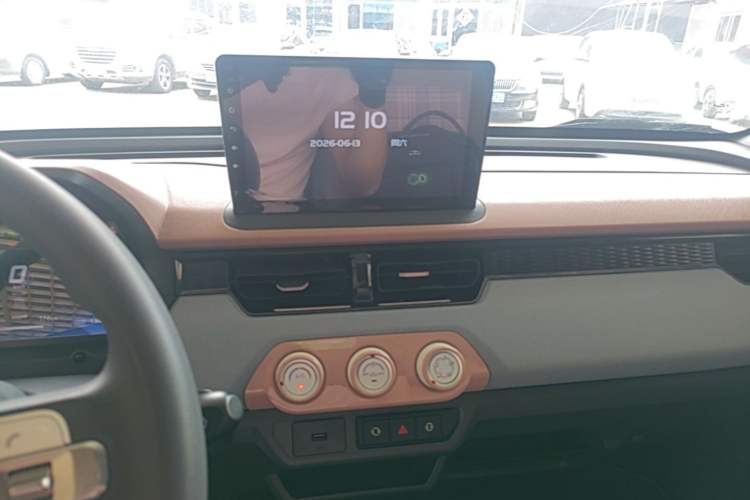 Used Chery QQ Ice Cream 2024 Edition Youth Version 205km Sundae Audio And AC Panel