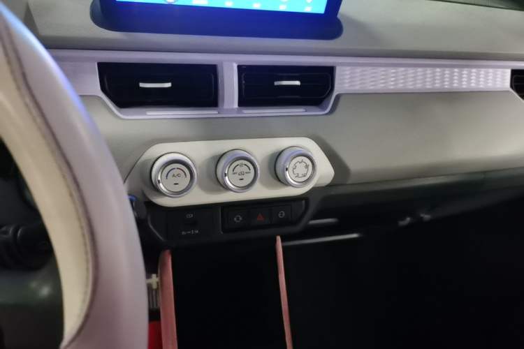 Used Chery QQ Ice Cream 2024 120km Milkshake Audio And AC Panel