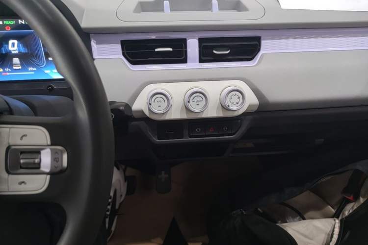Used Chery QQ Ice Cream 2024 170km Milkshake Audio And AC Panel