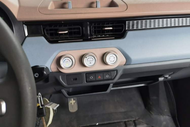 Used Chery QQ Ice Cream 2024 120km Cone Audio And AC Panel