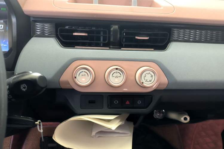 Used Chery QQ Ice Cream 2024 170km Sundae Audio And AC Panel