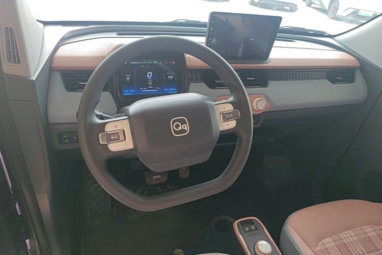 Used Chery QQ Ice Cream 2024 Edition Youth Version 205km Sundae Center Console
