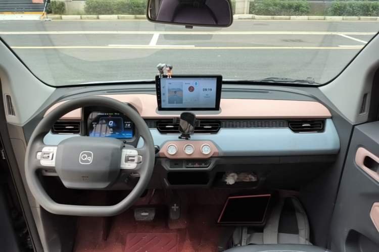Used Chery QQ Ice Cream 2024 Edition Youth Version 205km Sundae Center Console
