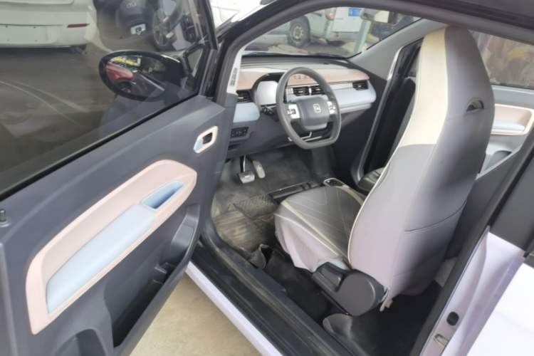 Used Chery QQ Ice Cream 2024 120km Cone Driver Seat