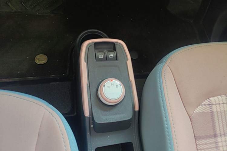 Used Chery QQ Ice Cream 2024 Edition Youth Version 205km Sundae Gear Lever