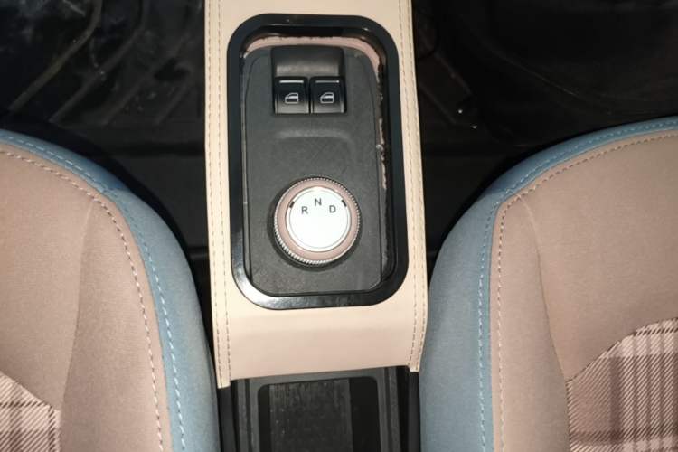Used Chery QQ Ice Cream 2024 Edition Youth Version 205km Sundae Gear Lever