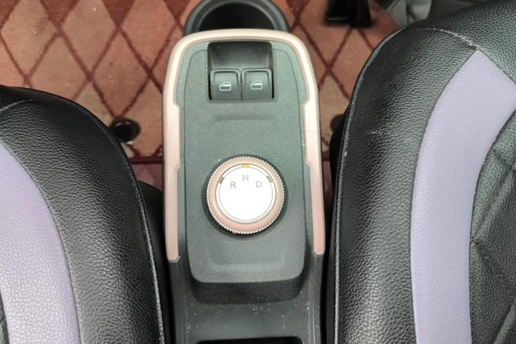Used Chery QQ Ice Cream 2024 Edition Youth Version 205km Sundae Gear Lever