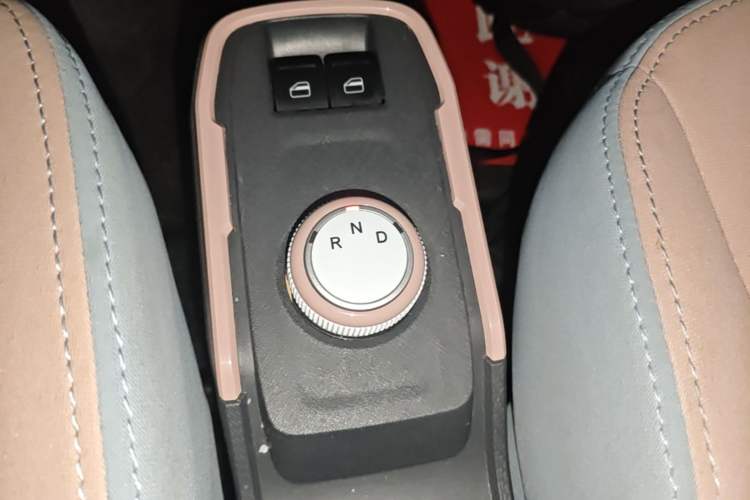 Used Chery QQ Ice Cream 2024 Edition Youth Version 205km Sundae Gear Lever
