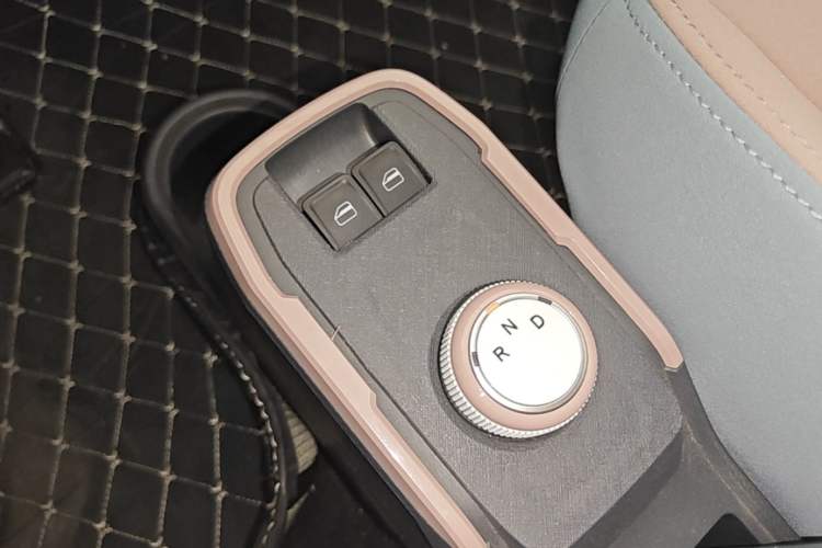 Used Chery QQ Ice Cream 2024 Facelifted 205km Sundae Gear Lever