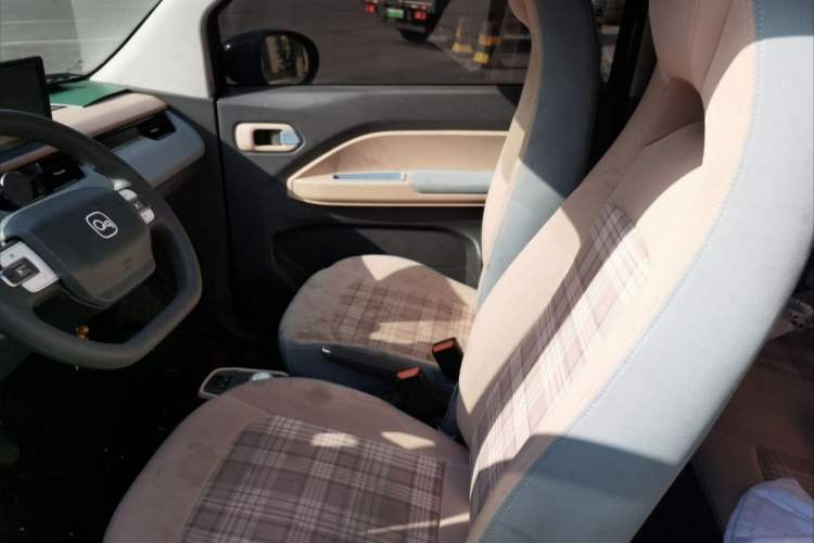 Used Chery QQ Ice Cream 2024 Edition Youth Version 205km Sundae Interior 3
